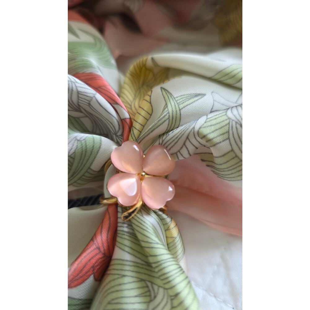 Gold‑Tone Pink Heart Clover Scarf Ring – New, 1" Diameter